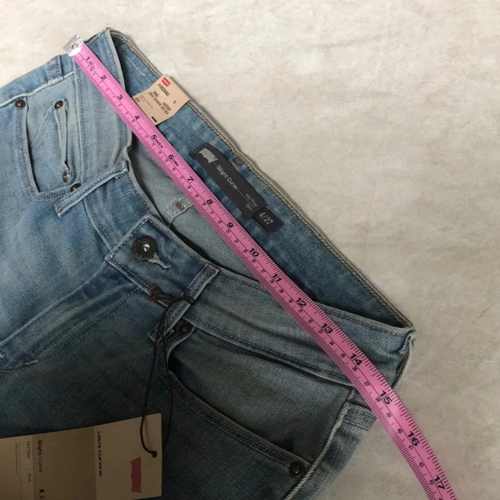 Levi's Woman’s Slight Curve Mid Rise Light Blue Slim Jeans Size 4 27X32 - Picture 8 of 13